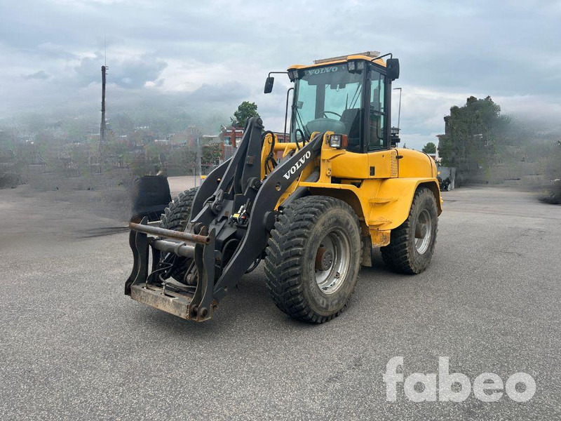 Volvo L40B - מעמיס גלגלים: תמונה 1 Volvo L40B - מעמיס גלגלים: תמונה 1
