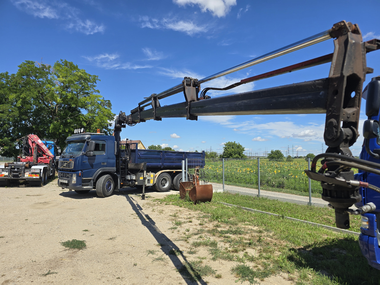VOLVO FM 420 6X4 / KIPPER / CRANE HMF 1823 K4 - מזהיר, משאית מנוף: תמונה 4 VOLVO FM 420 6X4 / KIPPER / CRANE HMF 1823 K4 - מזהיר, משאית מנוף: תמונה 4