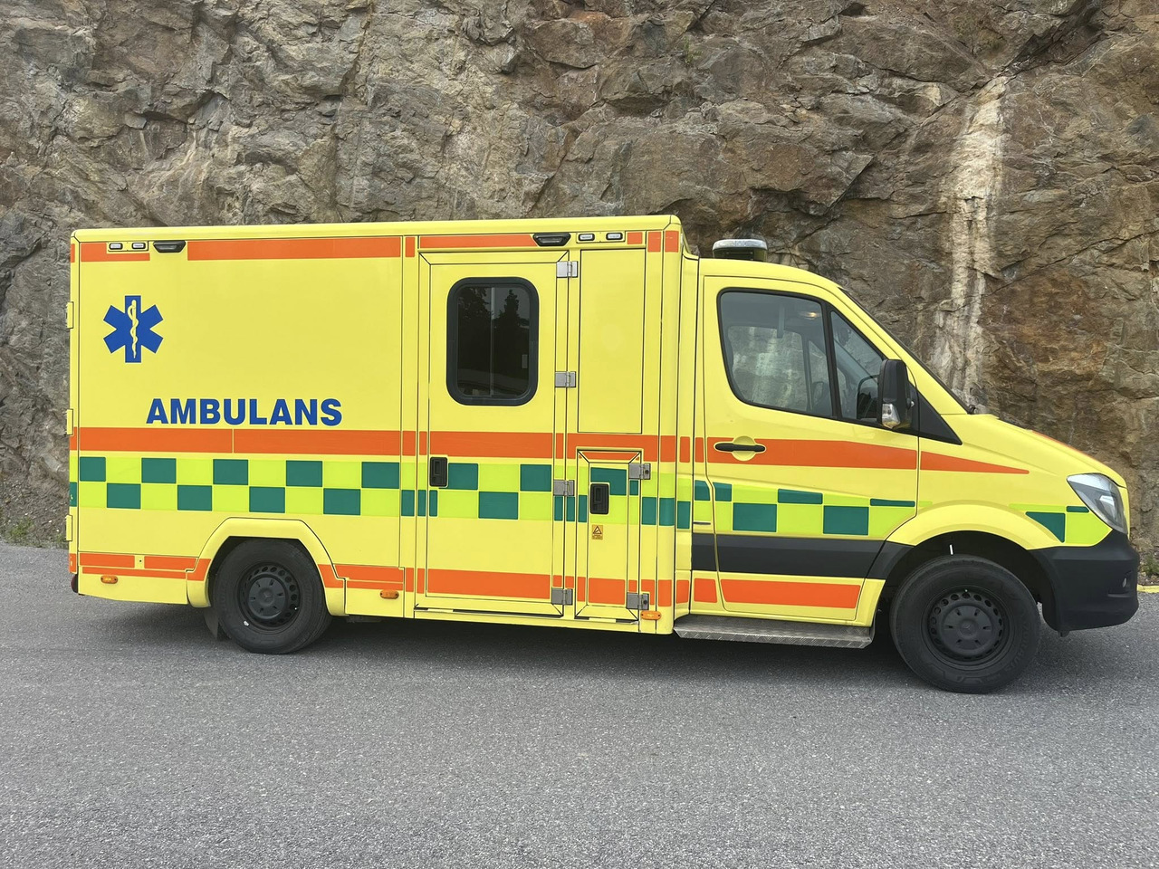 MERCEDES-BENZ Sprinter 319 - AMBULANCE / Krankenwagen / швидка допомога - אמבולנס: תמונה 5 MERCEDES-BENZ Sprinter 319 - AMBULANCE / Krankenwagen / швидка допомога - אמבולנס: תמונה 5