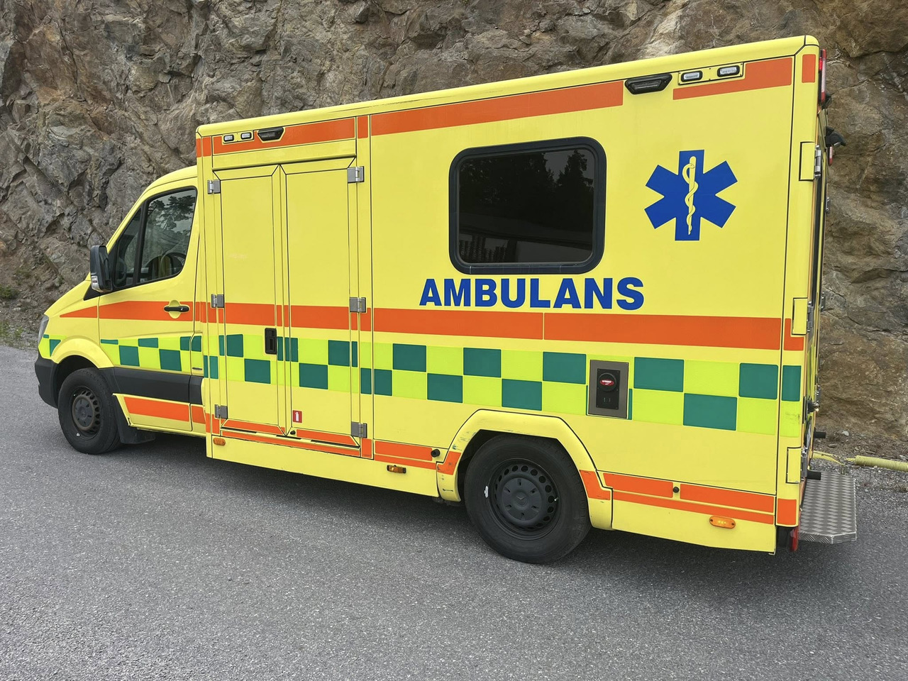 MERCEDES-BENZ Sprinter 319 - AMBULANCE / Krankenwagen / швидка допомога - אמבולנס: תמונה 3 MERCEDES-BENZ Sprinter 319 - AMBULANCE / Krankenwagen / швидка допомога - אמבולנס: תמונה 3