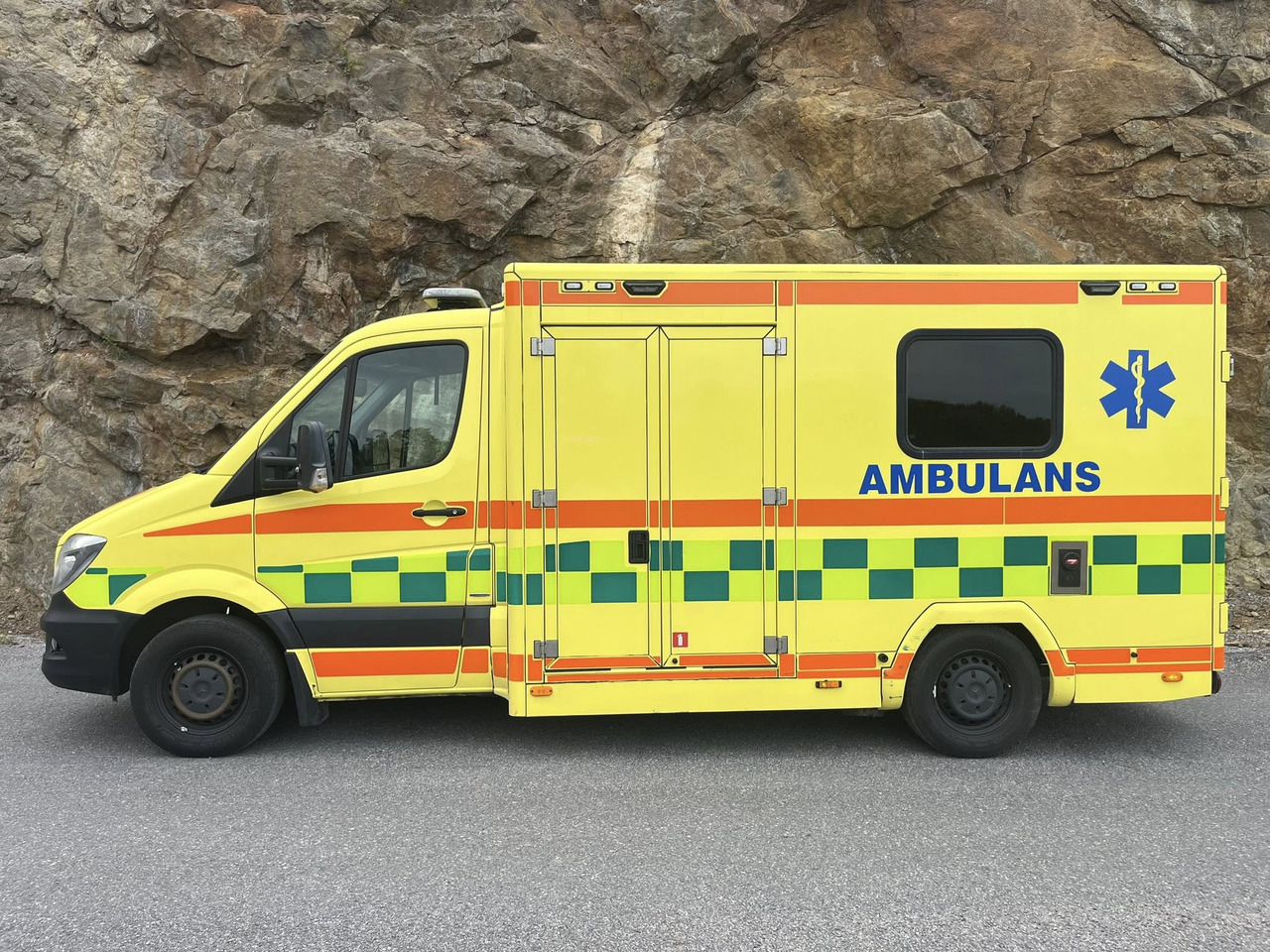 MERCEDES-BENZ Sprinter 319 - AMBULANCE / Krankenwagen / швидка допомога - אמבולנס: תמונה 2 MERCEDES-BENZ Sprinter 319 - AMBULANCE / Krankenwagen / швидка допомога - אמבולנס: תמונה 2