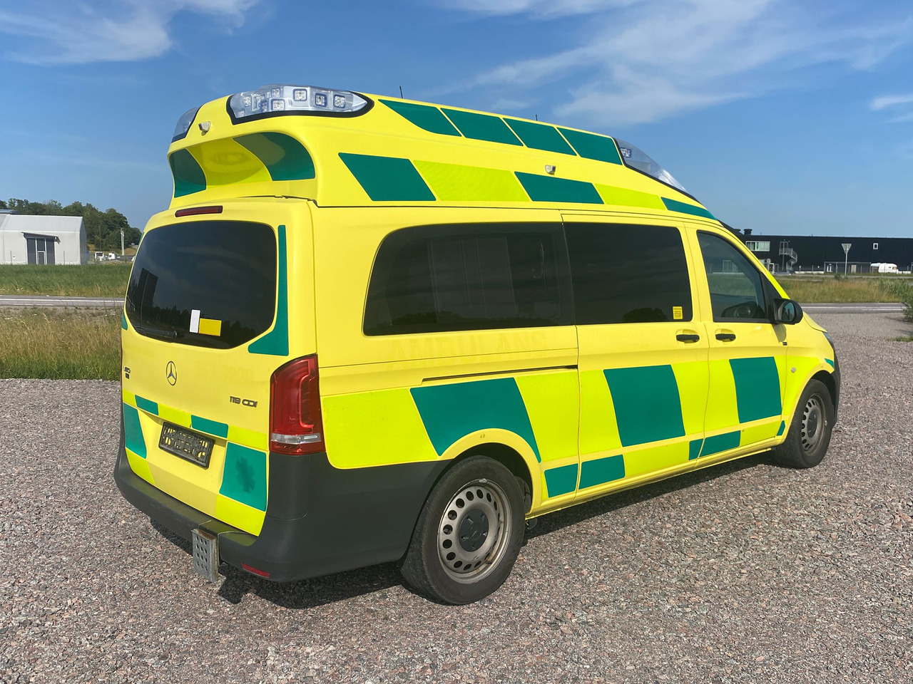 MERCEDES-BENZ Vito 119 4x4 - Ambulans / AMBULANCE - אמבולנס: תמונה 2 MERCEDES-BENZ Vito 119 4x4 - Ambulans / AMBULANCE - אמבולנס: תמונה 2