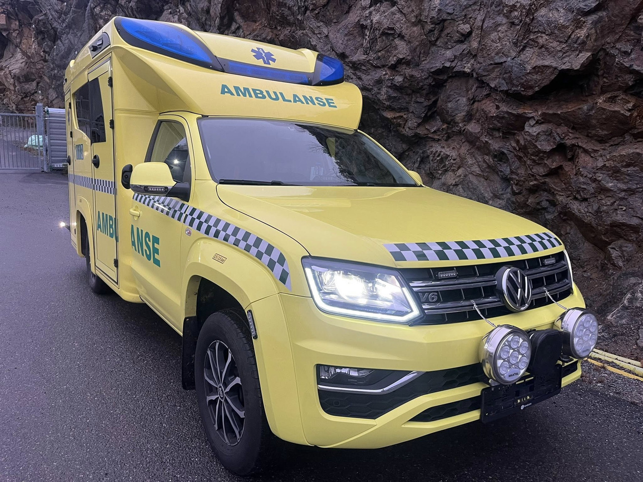 VOLKSWAGEN Amarok XL 4motion - AMBULANCE /Krankenwagen - אמבולנס: תמונה 2 VOLKSWAGEN Amarok XL 4motion - AMBULANCE /Krankenwagen - אמבולנס: תמונה 2