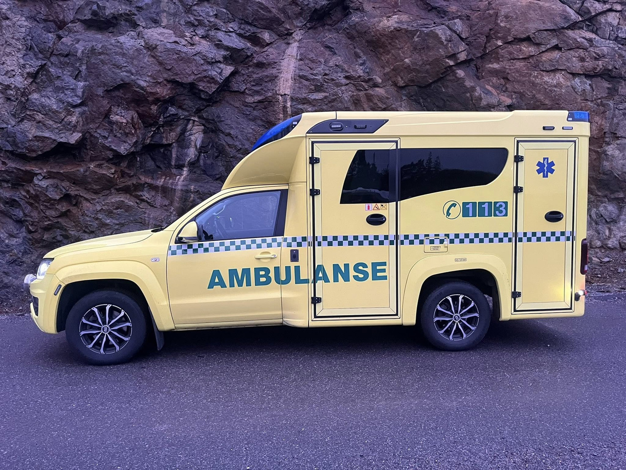 VOLKSWAGEN Amarok XL 4motion - AMBULANCE /Krankenwagen - אמבולנס: תמונה 3 VOLKSWAGEN Amarok XL 4motion - AMBULANCE /Krankenwagen - אמבולנס: תמונה 3