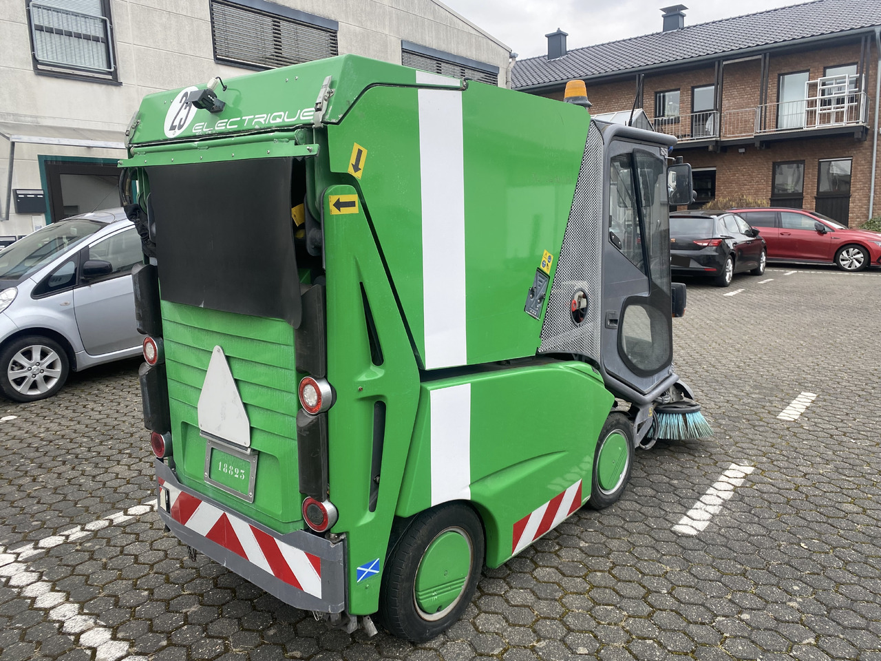 TENNANT Green Machines 500 ZE electric 500 ZE - מטאטא כבישים: תמונה 2 TENNANT Green Machines 500 ZE electric 500 ZE - מטאטא כבישים: תמונה 2