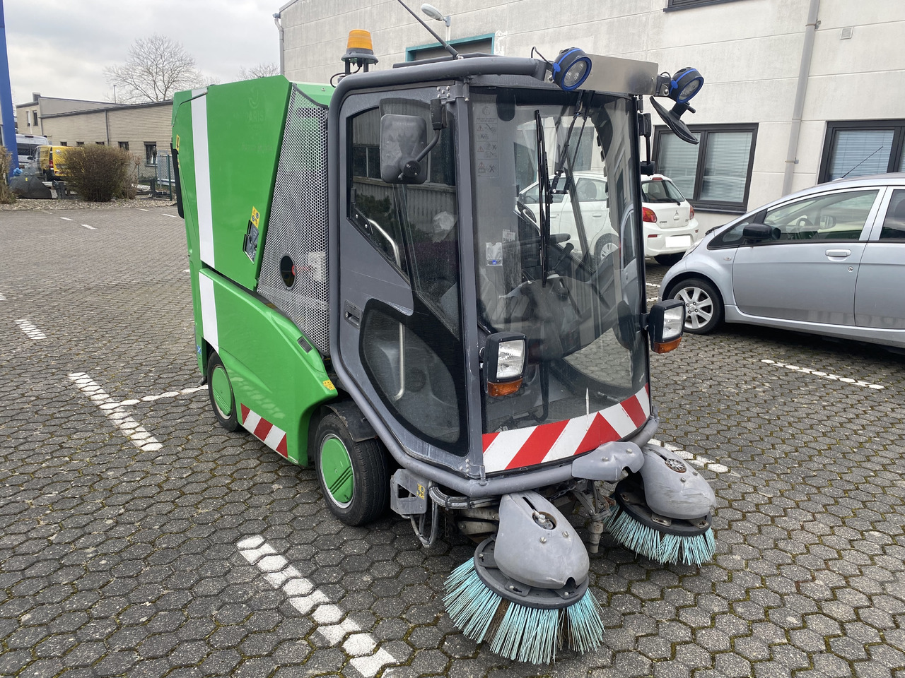 TENNANT Green Machines 500 ZE electric 500 ZE - מטאטא כבישים: תמונה 3 TENNANT Green Machines 500 ZE electric 500 ZE - מטאטא כבישים: תמונה 3