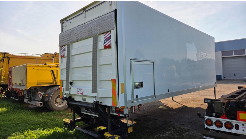 Hooklift box with taillift Zepro 2000kg - חלקי חילוף עבור משאית: תמונה 2 Hooklift box with taillift Zepro 2000kg - חלקי חילוף עבור משאית: תמונה 2