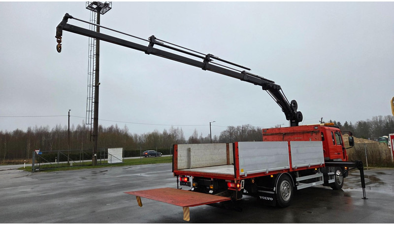 Volvo FL220 4X2 HIAB 077 - משאית צד נופל/ שטוחה, משאית מנוף: תמונה 3 Volvo FL220 4X2 HIAB 077 - משאית צד נופל/ שטוחה, משאית מנוף: תמונה 3