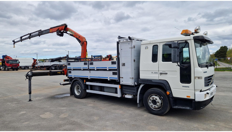 Volvo FL220 4X2 Palfinger PK7501 - משאית צד נופל/ שטוחה, משאית מנוף: תמונה 2 Volvo FL220 4X2 Palfinger PK7501 - משאית צד נופל/ שטוחה, משאית מנוף: תמונה 2