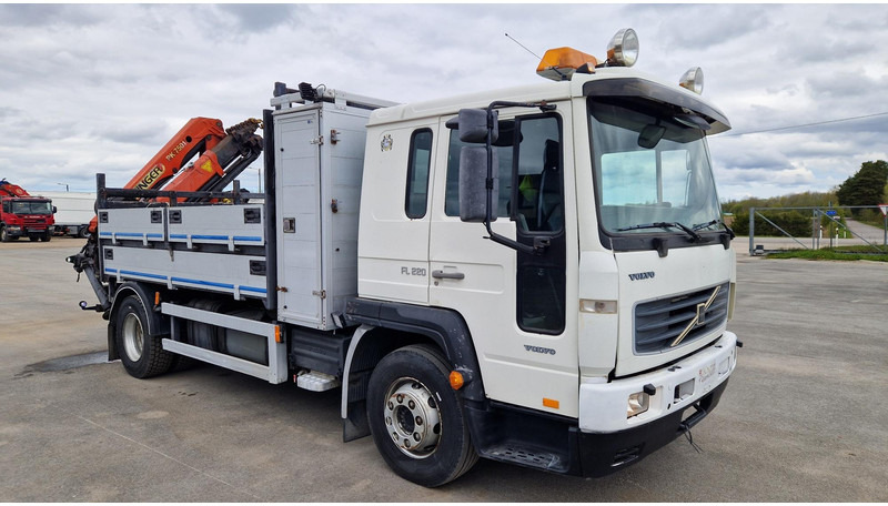 Volvo FL220 4X2 Palfinger PK7501 - משאית צד נופל/ שטוחה, משאית מנוף: תמונה 5 Volvo FL220 4X2 Palfinger PK7501 - משאית צד נופל/ שטוחה, משאית מנוף: תמונה 5