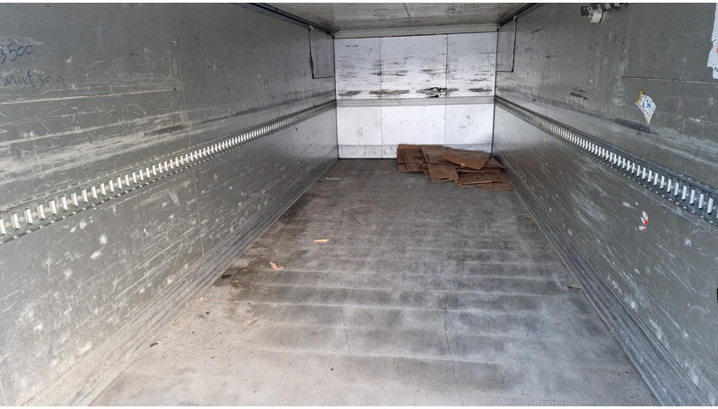 משאית תיבה Volvo FL250 4X2 lifting box: תמונה 6