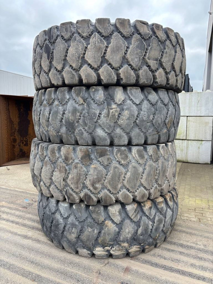 Bridgestone 24.00R35 (4pcs) - צמיג עבור מכונת בנייה: תמונה 1 Bridgestone 24.00R35 (4pcs) - צמיג עבור מכונת בנייה: תמונה 1