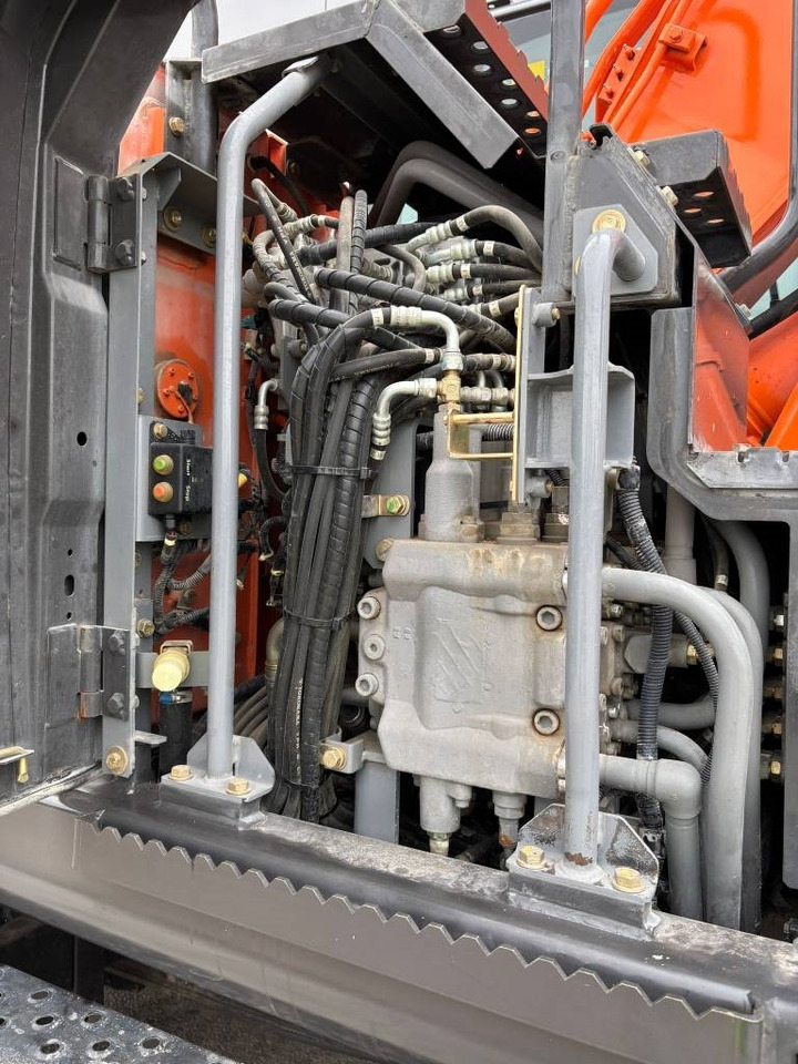 מחפר גלגלים Hitachi ZX 140 W-5B: תמונה 16 מחפר גלגלים Hitachi ZX 140 W-5B: תמונה 16