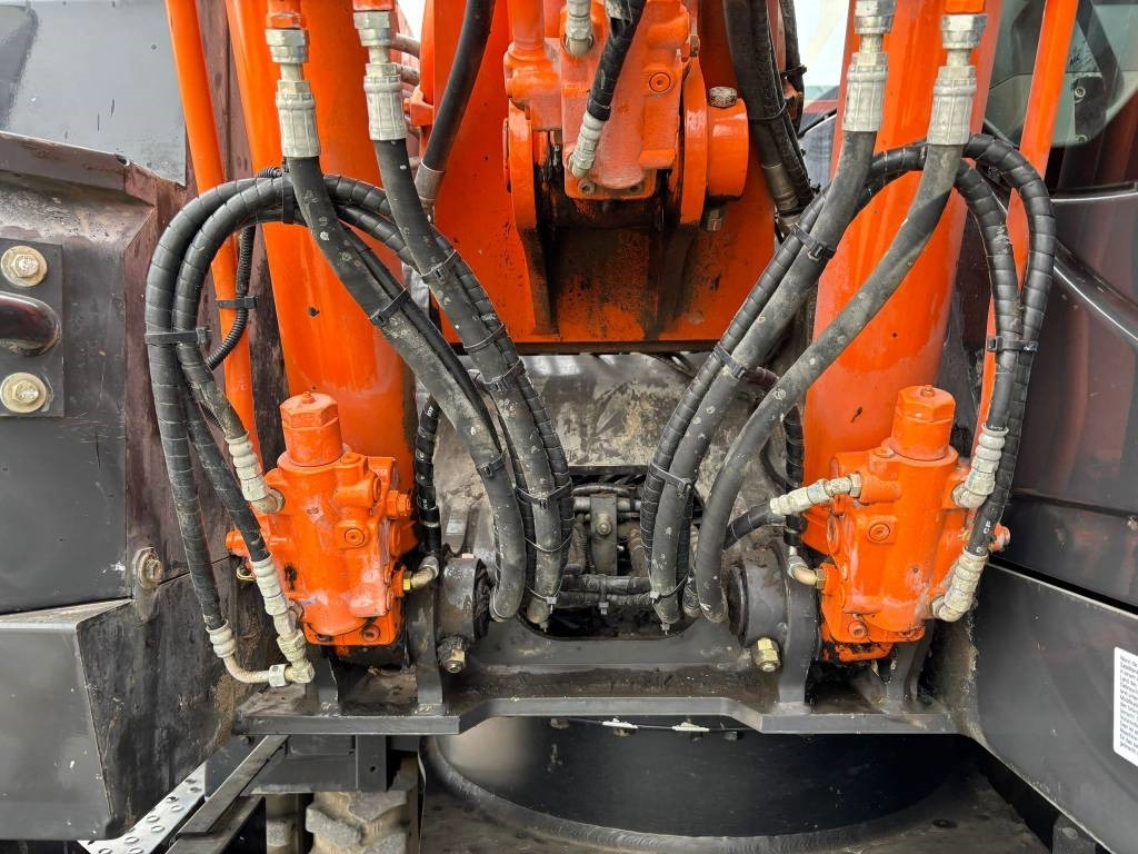 מחפר גלגלים Hitachi ZX 140 W-5B: תמונה 17 מחפר גלגלים Hitachi ZX 140 W-5B: תמונה 17
