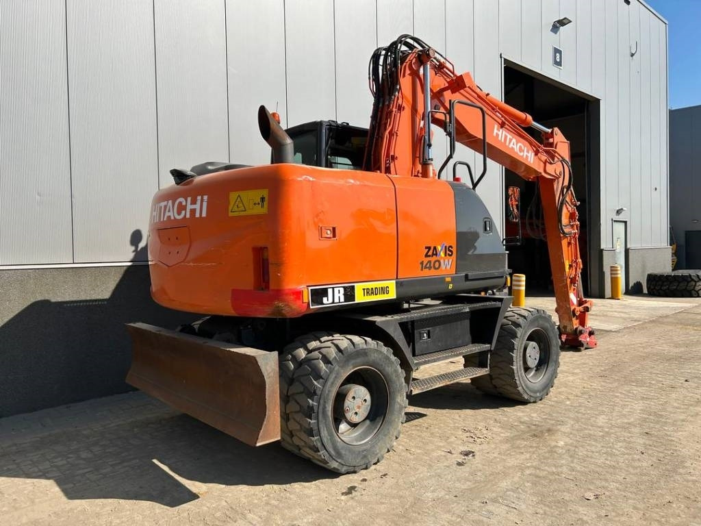 Hitachi ZX 140 W-5B - מחפר גלגלים: תמונה 4 Hitachi ZX 140 W-5B - מחפר גלגלים: תמונה 4