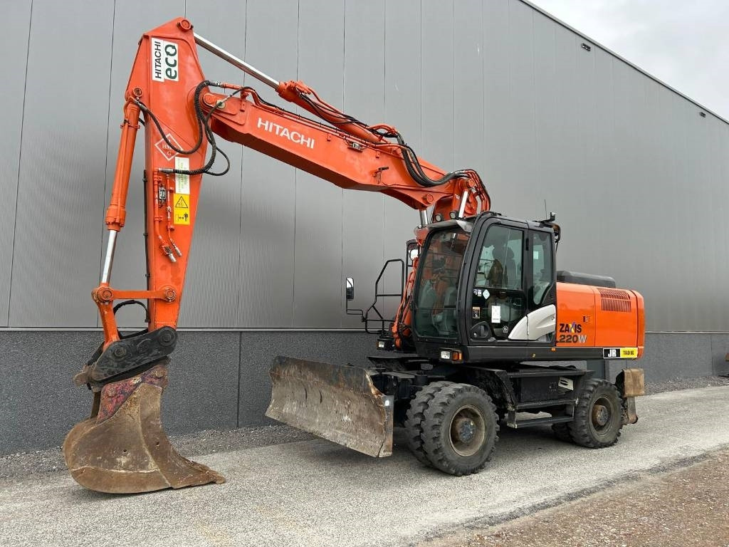 Hitachi ZX220W-5B - מחפר גלגלים: תמונה 2 Hitachi ZX220W-5B - מחפר גלגלים: תמונה 2