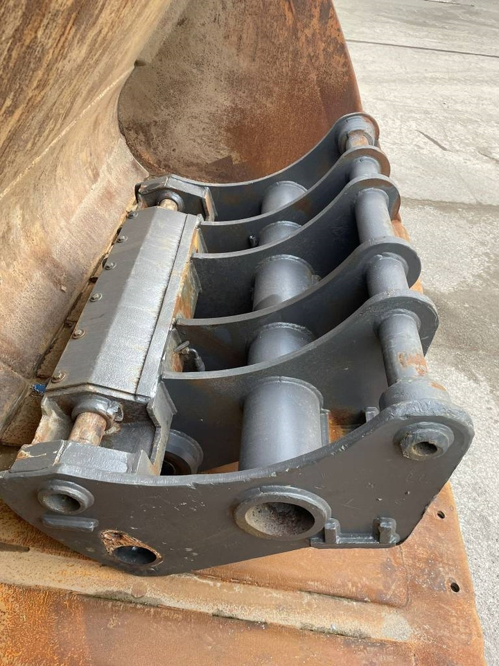 Volvo L250H L260H coupler + GP bucket - דלי עבור מכונת בנייה: תמונה 2 Volvo L250H L260H coupler + GP bucket - דלי עבור מכונת בנייה: תמונה 2