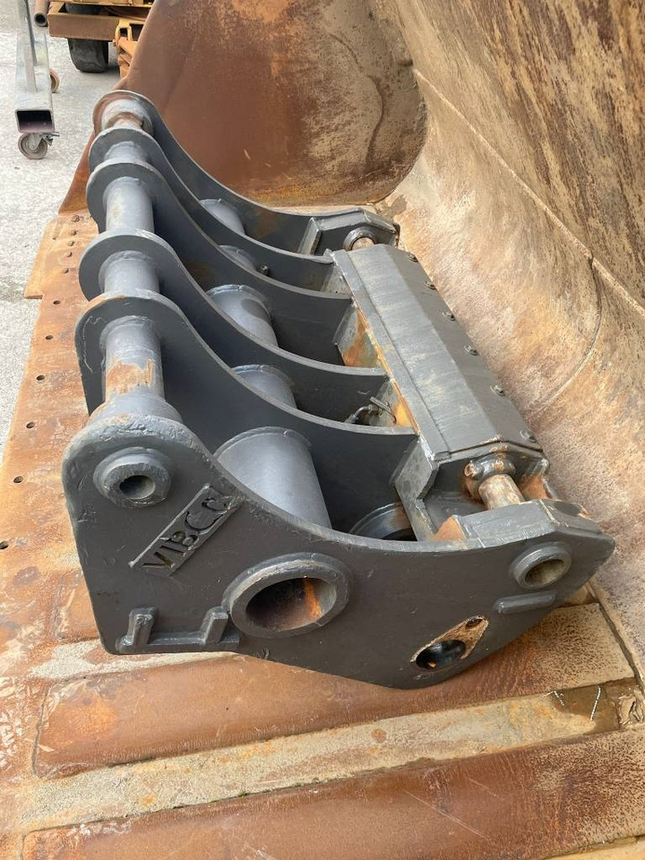 Volvo L250H L260H coupler + GP bucket - דלי עבור מכונת בנייה: תמונה 1 Volvo L250H L260H coupler + GP bucket - דלי עבור מכונת בנייה: תמונה 1