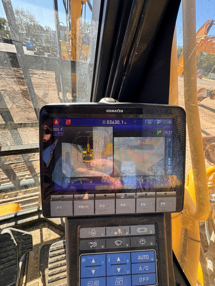 KOMATSU PC210 NLC-11 - מיני מחפר: תמונה 3 KOMATSU PC210 NLC-11 - מיני מחפר: תמונה 3