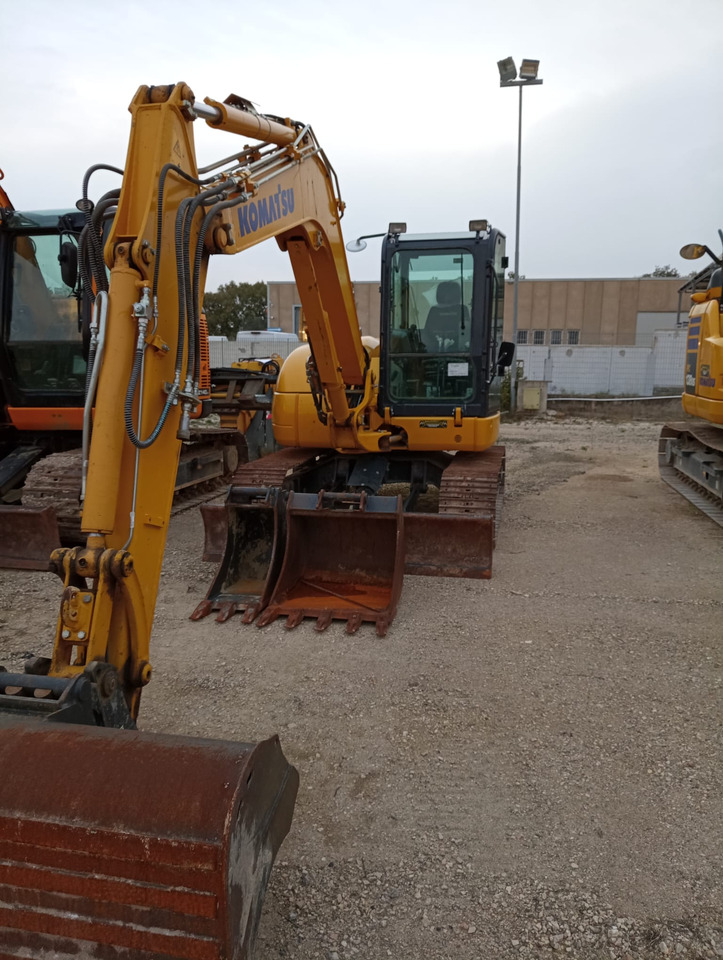 KOMATSU PC80MR-5 - מחפר סורק: תמונה 1 KOMATSU PC80MR-5 - מחפר סורק: תמונה 1