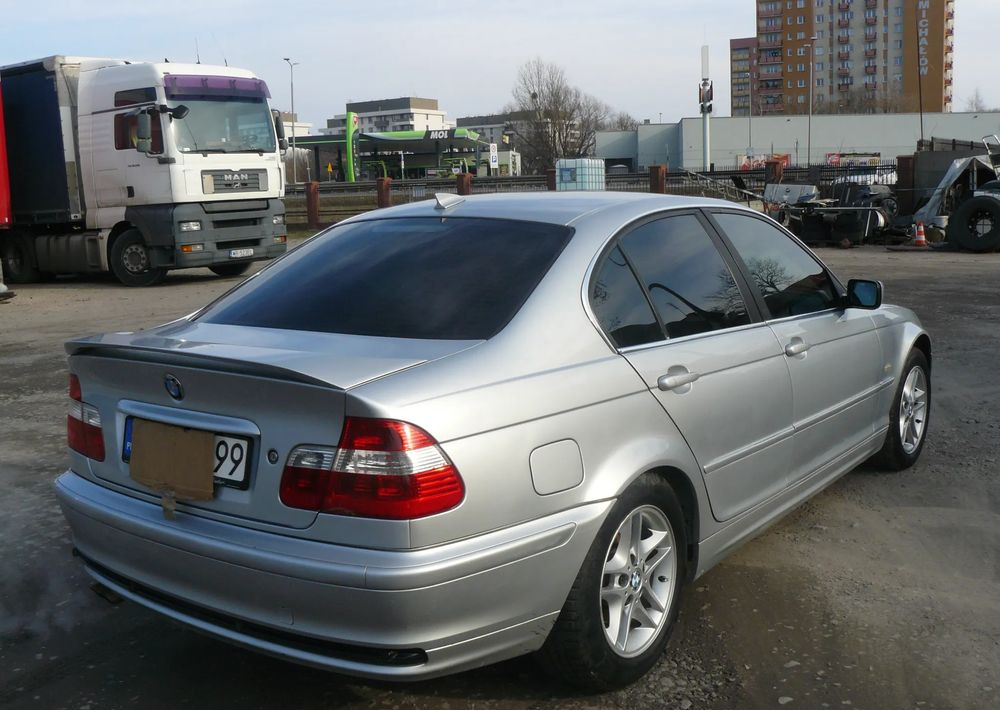 BMW Seria 3 320i - סדאן: תמונה 4 BMW Seria 3 320i - סדאן: תמונה 4