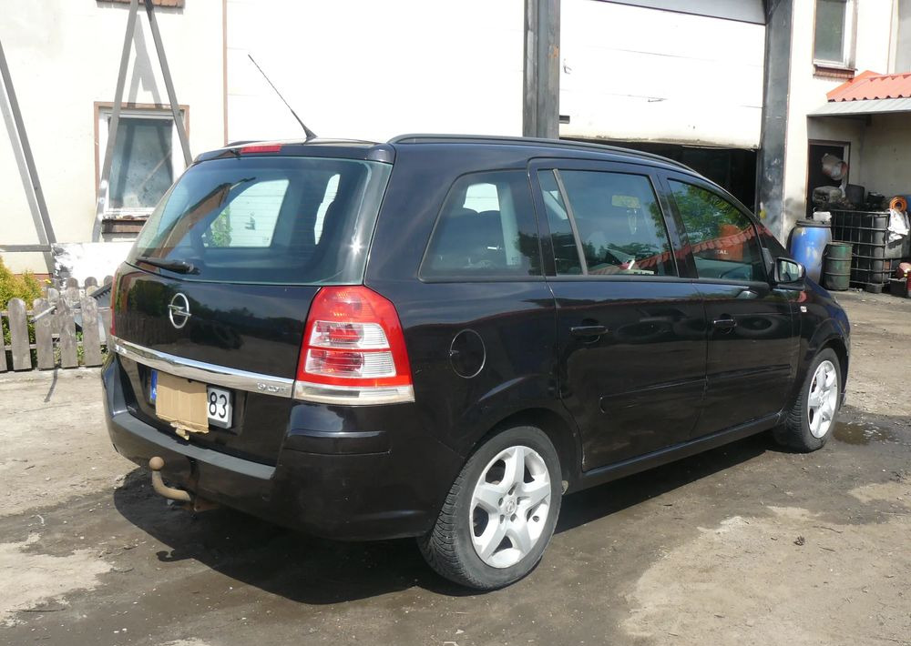Opel Zafira 1.9 CDTI Cosmo - SUV: תמונה 4 Opel Zafira 1.9 CDTI Cosmo - SUV: תמונה 4