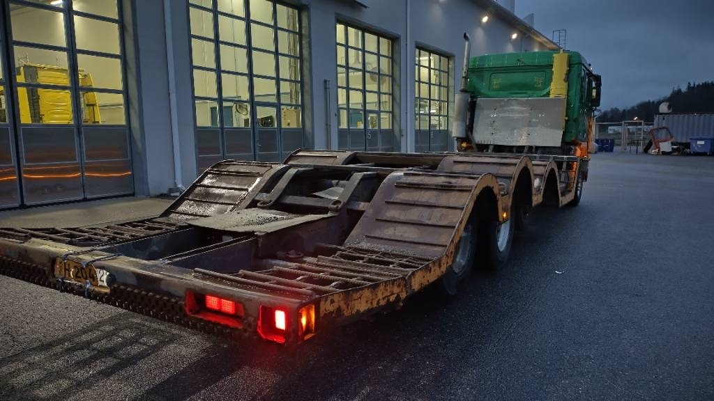 Volvo F16 8x2 metsäkone ritilä, rautajouset,hydr.perä - משאית עץ: תמונה 4 Volvo F16 8x2 metsäkone ritilä, rautajouset,hydr.perä - משאית עץ: תמונה 4