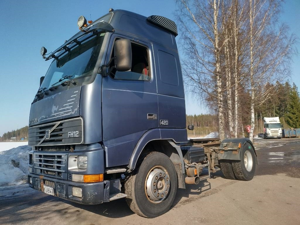 Volvo FH12 kanttilamppu veturi - יחידת טרקטור: תמונה 1 Volvo FH12 kanttilamppu veturi - יחידת טרקטור: תמונה 1