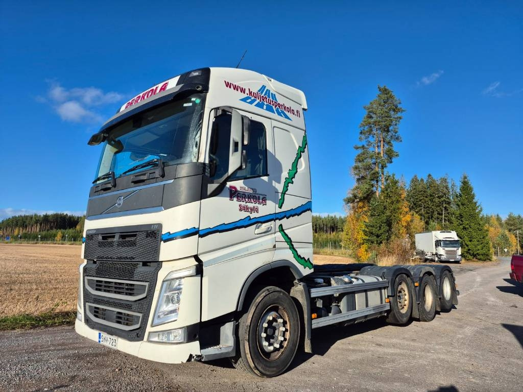 Volvo FH500 8x2 alusta  - משאית עם שלדת תא: תמונה 1 Volvo FH500 8x2 alusta  - משאית עם שלדת תא: תמונה 1