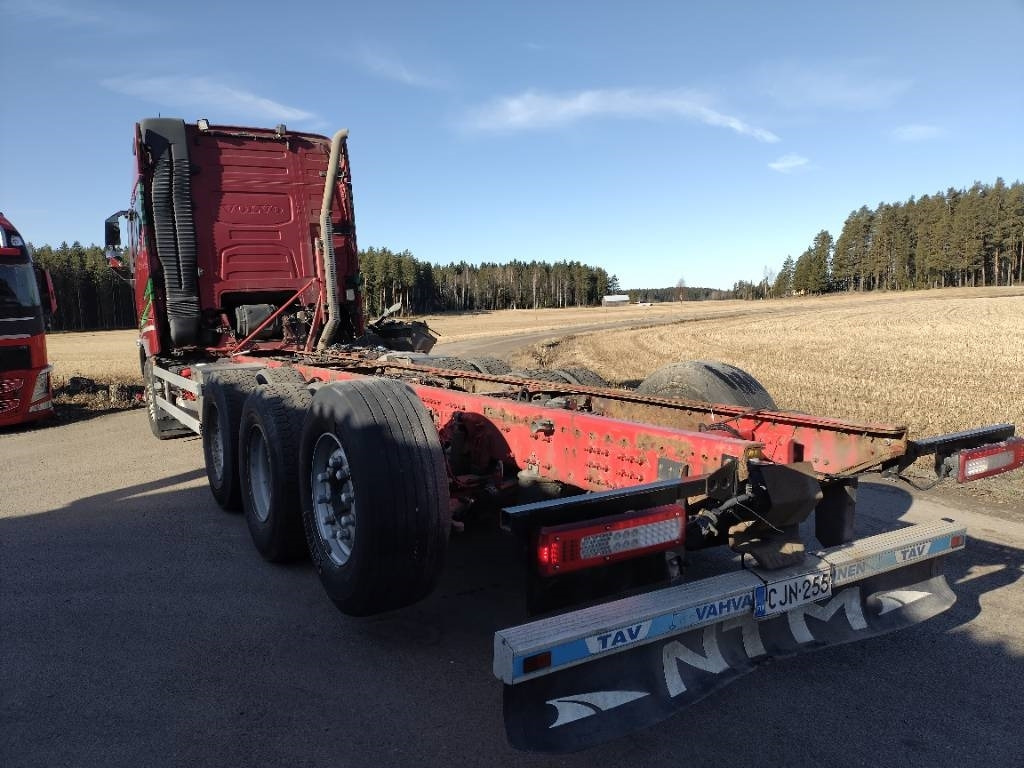 Volvo FH750 8x4 alusta - משאית עם שלדת תא: תמונה 3 Volvo FH750 8x4 alusta - משאית עם שלדת תא: תמונה 3