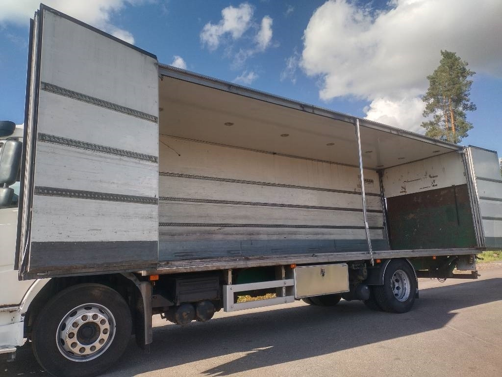 Volvo FM9 4x2 8,40m pitkä kylkiaukeava kori - משאית תיבה: תמונה 3 Volvo FM9 4x2 8,40m pitkä kylkiaukeava kori - משאית תיבה: תמונה 3