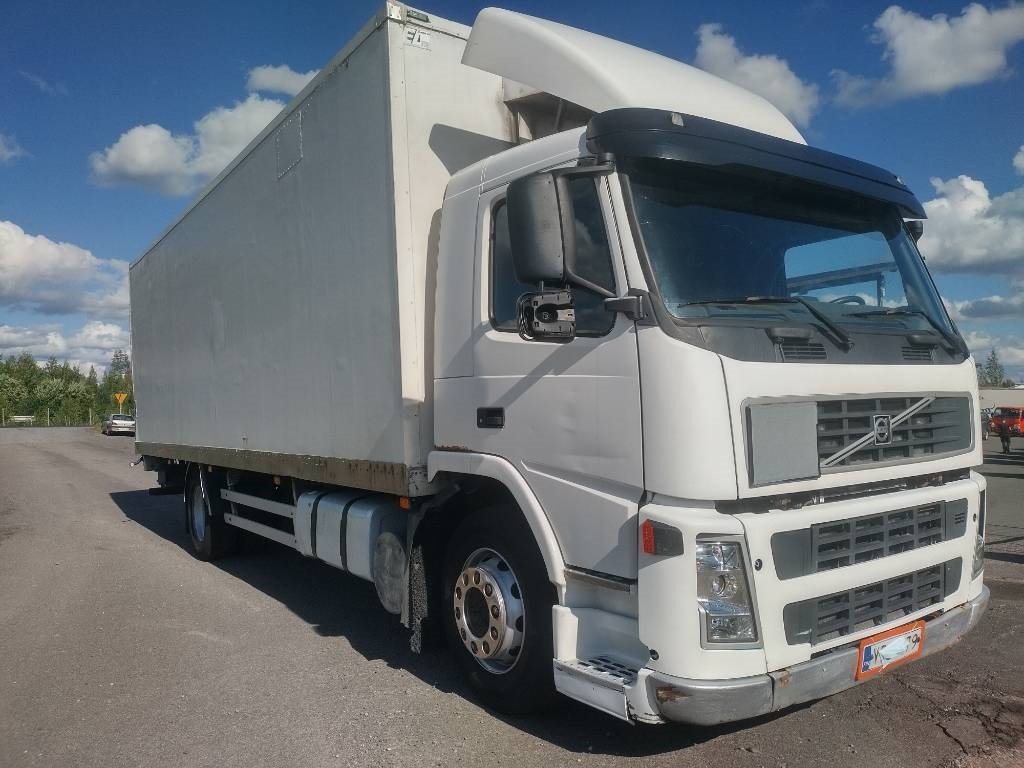 Volvo FM9 4x2 8,40m pitkä kylkiaukeava kori - משאית תיבה: תמונה 2 Volvo FM9 4x2 8,40m pitkä kylkiaukeava kori - משאית תיבה: תמונה 2