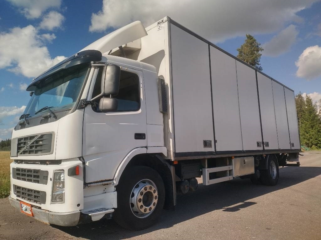 Volvo FM9 4x2 8,40m pitkä kylkiaukeava kori - משאית תיבה: תמונה 1 Volvo FM9 4x2 8,40m pitkä kylkiaukeava kori - משאית תיבה: תמונה 1
