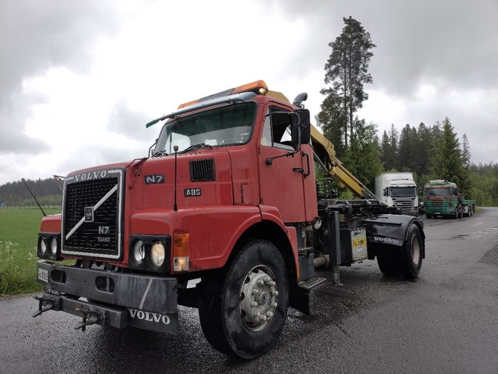 Volvo N7 Tico nosturi ja vl-laite,280tkm!! - משאית דילוג העמסה: תמונה 1 Volvo N7 Tico nosturi ja vl-laite,280tkm!! - משאית דילוג העמסה: תמונה 1