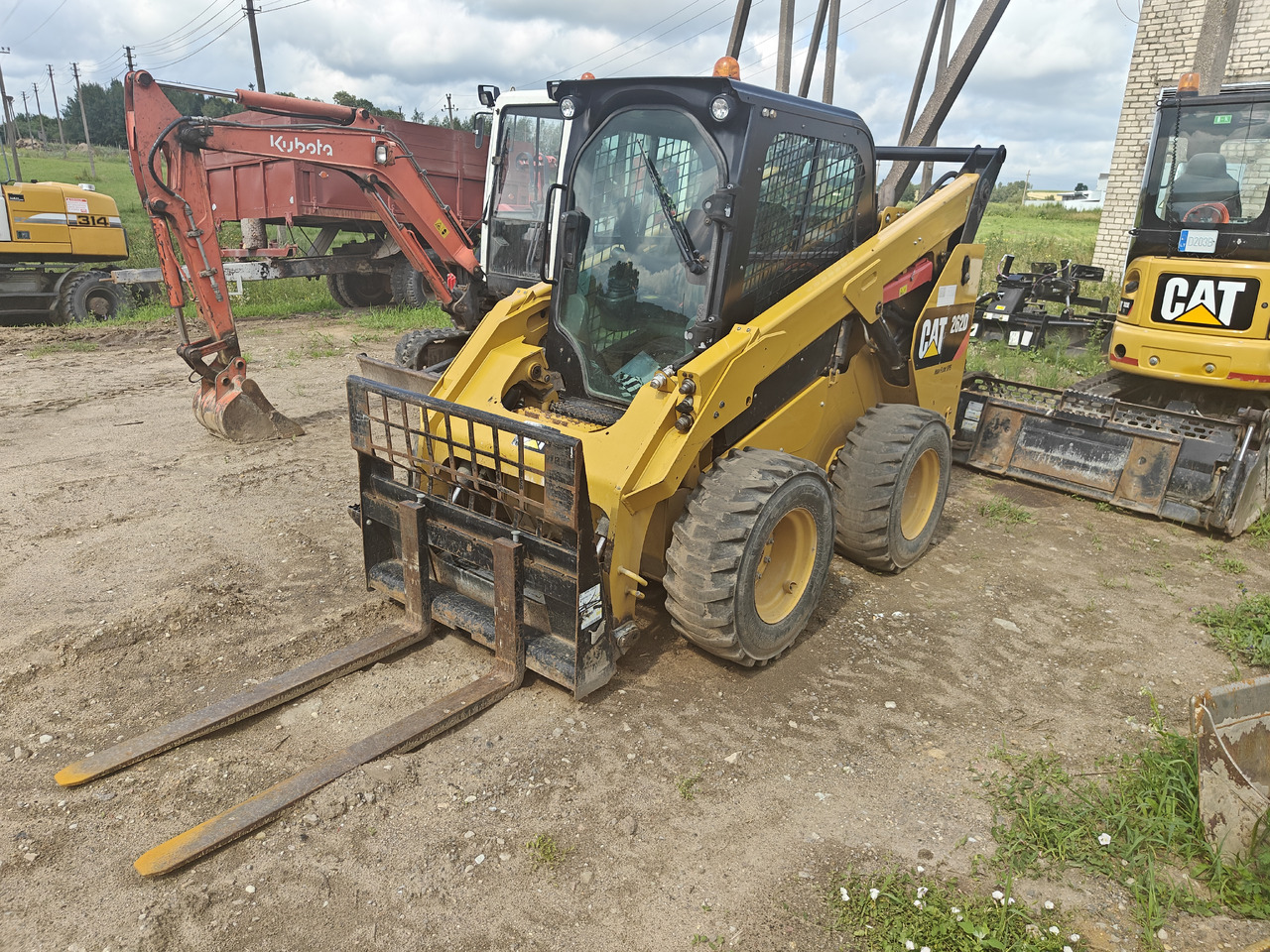 CATERPILLAR 262D - מעמיס היגוי החלקה: תמונה 2 CATERPILLAR 262D - מעמיס היגוי החלקה: תמונה 2