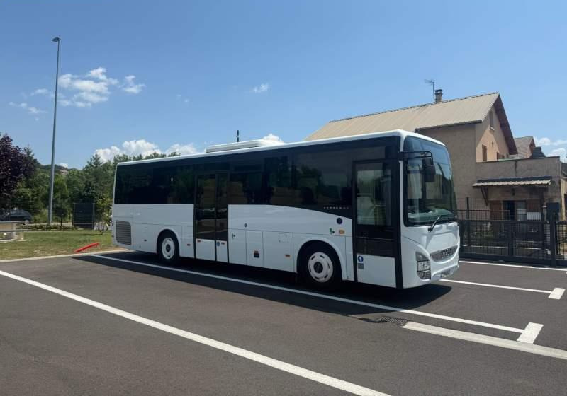 Iveco CROSSWAY/ DŁUGOŚĆ 10.70 M / MANUAL / EURO 6 - אוטובוס פרברים: תמונה 1 Iveco CROSSWAY/ DŁUGOŚĆ 10.70 M / MANUAL / EURO 6 - אוטובוס פרברים: תמונה 1
