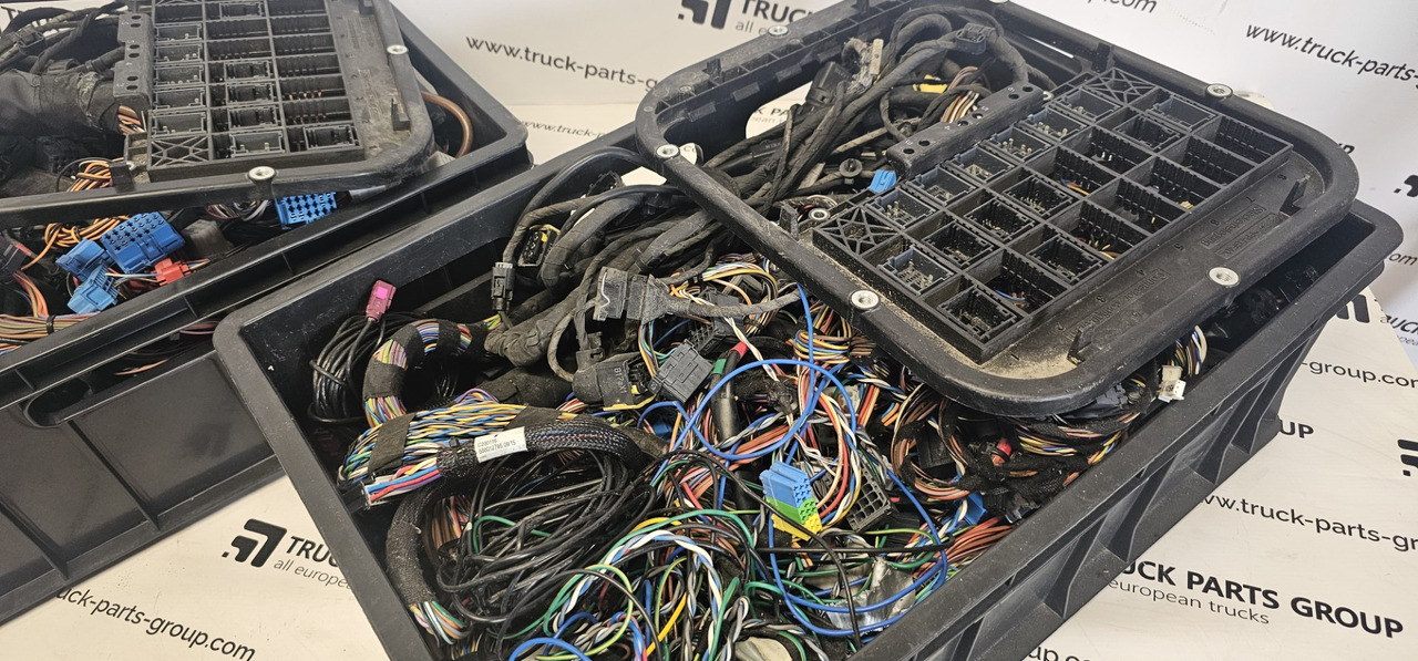 Mersedes-Benz Actros MP4 bumper wiring harness 0078013254, XVK82002234, 9615408113, 9615408013, 0064703824, 4711503933, XVK87000186, 9614400358, 4711503420, 4711504320, 4711509733, 0005401633, XVK8800 - כבלים/ רתמת חוט עבור משאית: תמונה 2 Mersedes-Benz Actros MP4 bumper wiring harness 0078013254, XVK82002234, 9615408113, 9615408013, 0064703824, 4711503933, XVK87000186, 9614400358, 4711503420, 4711504320, 4711509733, 0005401633, XVK8800 - כבלים/ רתמת חוט עבור משאית: תמונה 2
