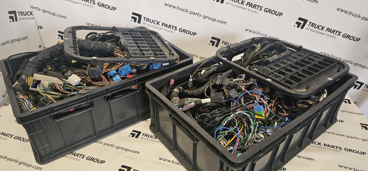 Mersedes-Benz Actros MP4 bumper wiring harness 0078013254, XVK82002234, 9615408113, 9615408013, 0064703824, 4711503933, XVK87000186, 9614400358, 4711503420, 4711504320, 4711509733, 0005401633, XVK8800 - כבלים/ רתמת חוט עבור משאית: תמונה 1 Mersedes-Benz Actros MP4 bumper wiring harness 0078013254, XVK82002234, 9615408113, 9615408013, 0064703824, 4711503933, XVK87000186, 9614400358, 4711503420, 4711504320, 4711509733, 0005401633, XVK8800 - כבלים/ רתמת חוט עבור משאית: תמונה 1