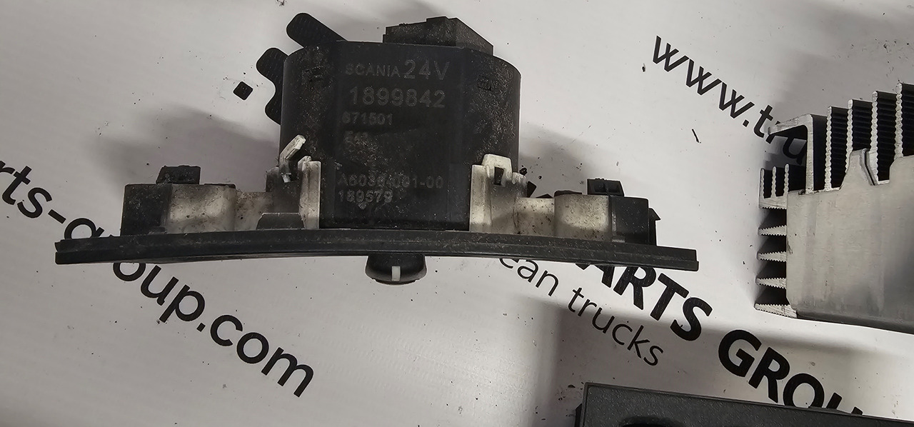 Scania SCANIA T, P, G, R, L, S series, EURO6 emission CAB inside small electronic, switches, control units, wiper arm, steering wheel control, light control unit, voltage converter 1729858, 0458341, AC931199 - ECU: תמונה 3 Scania SCANIA T, P, G, R, L, S series, EURO6 emission CAB inside small electronic, switches, control units, wiper arm, steering wheel control, light control unit, voltage converter 1729858, 0458341, AC931199 - ECU: תמונה 3