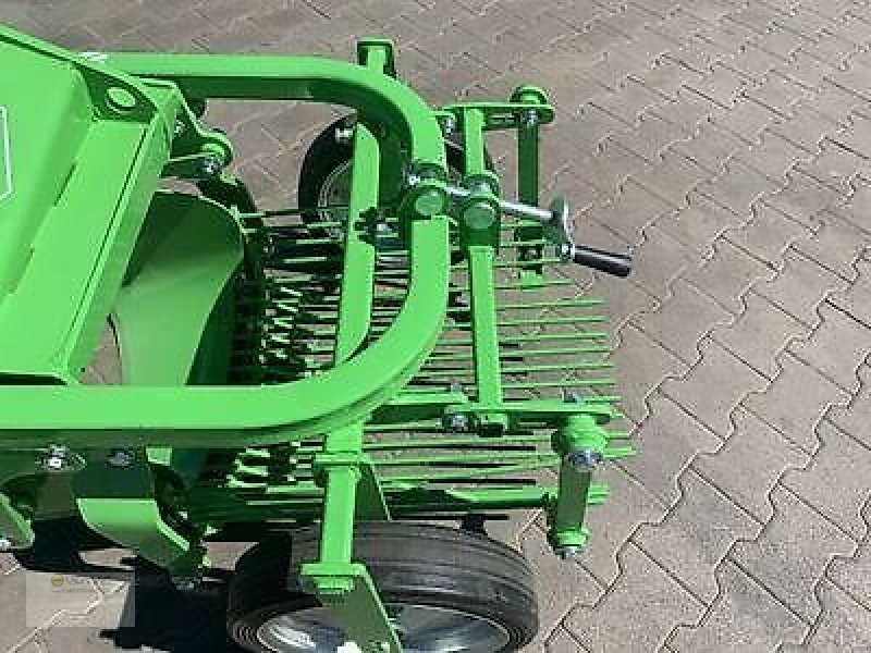 BOMET Kartoffelroder Bomet Z655/1 Kartoffel Roder Heckauswurf NEU - ציוד לתפוחי אדמה: תמונה 3 BOMET Kartoffelroder Bomet Z655/1 Kartoffel Roder Heckauswurf NEU - ציוד לתפוחי אדמה: תמונה 3