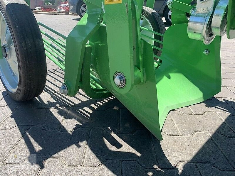BOMET Kartoffelroder Bomet Z655/1 Kartoffel Roder Heckauswurf NEU - ציוד לתפוחי אדמה: תמונה 2 BOMET Kartoffelroder Bomet Z655/1 Kartoffel Roder Heckauswurf NEU - ציוד לתפוחי אדמה: תמונה 2