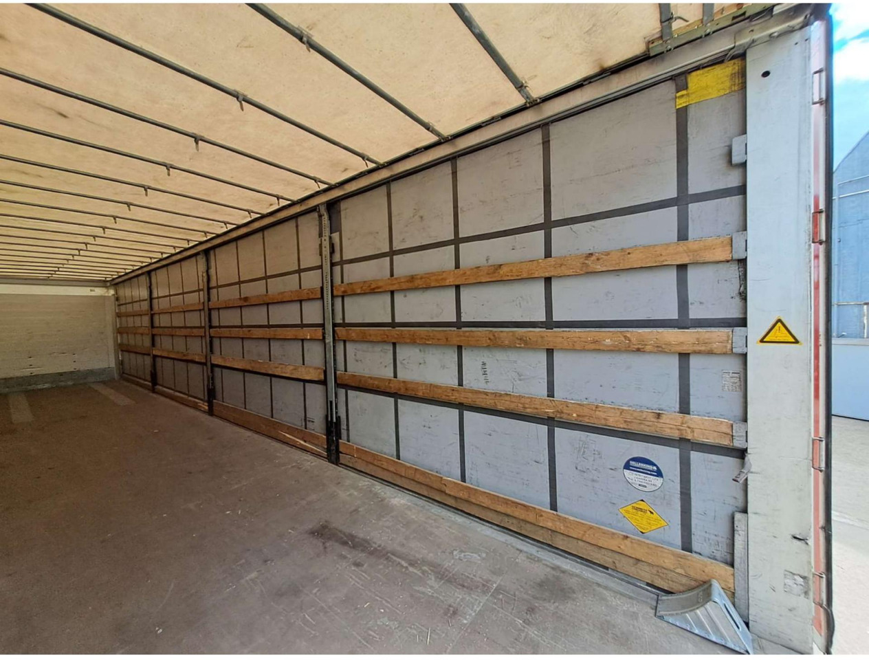 2018/2019 Schmitz Cargobull SCS24/L - סמיטריילר עם וילונות צד: תמונה 5 2018/2019 Schmitz Cargobull SCS24/L - סמיטריילר עם וילונות צד: תמונה 5