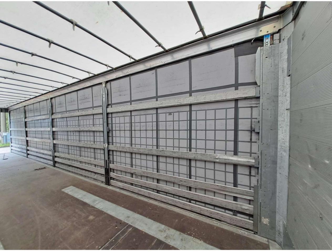 2020 Schmitz Cargobull SCS24/L Varios - סמיטריילר עם וילונות צד: תמונה 4 2020 Schmitz Cargobull SCS24/L Varios - סמיטריילר עם וילונות צד: תמונה 4
