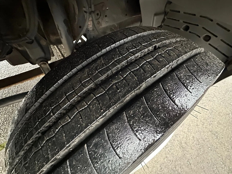 Mercedes-Benz Atego 815 / NL TRUCK / EURO 3 / LOW KM / BOX+LIFT / MANUAL / ANALOG TACHO - משאית תיבה: תמונה 4 Mercedes-Benz Atego 815 / NL TRUCK / EURO 3 / LOW KM / BOX+LIFT / MANUAL / ANALOG TACHO - משאית תיבה: תמונה 4