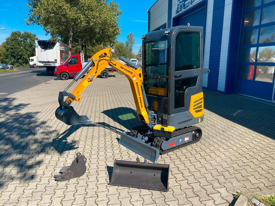 Minibagger BK1250KSR inkl. Schaufelpaket *INKL.19% MWST*KUBOTA*SCHWENKARM*VERSTELLFAHRW*SOFORT!* - מיני מחפר: תמונה 1 Minibagger BK1250KSR inkl. Schaufelpaket *INKL.19% MWST*KUBOTA*SCHWENKARM*VERSTELLFAHRW*SOFORT!* - מיני מחפר: תמונה 1