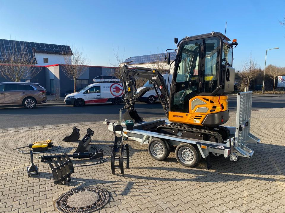 Minibagger BK2000NKSR + Tieflader + Zubehör *INKL.19% MWST*BERGER KRAUS*KUBOTA* KLIMA*SCHWENKARM*VERSTELLFAHRWERK* - מיני מחפר: תמונה 4 Minibagger BK2000NKSR + Tieflader + Zubehör *INKL.19% MWST*BERGER KRAUS*KUBOTA* KLIMA*SCHWENKARM*VERSTELLFAHRWERK* - מיני מחפר: תמונה 4