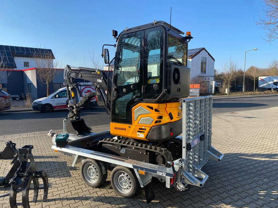 Minibagger BK2000NKSR + Tieflader + Zubehör *INKL.19% MWST*BERGER KRAUS*KUBOTA* KLIMA*SCHWENKARM*VERSTELLFAHRWERK* - מיני מחפר: תמונה 5 Minibagger BK2000NKSR + Tieflader + Zubehör *INKL.19% MWST*BERGER KRAUS*KUBOTA* KLIMA*SCHWENKARM*VERSTELLFAHRWERK* - מיני מחפר: תמונה 5