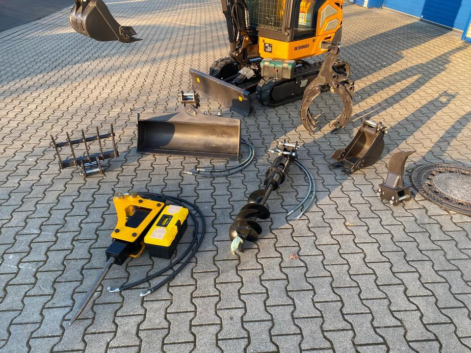 Minibagger BK2000NKSR inkl. Zubehörpaket *INKL.19% MWST*BERGER KRAUS*KUBOTA* KLIMA*SCHWENKARM*VERSTELLFAHRWERK* - מיני מחפר: תמונה 3 Minibagger BK2000NKSR inkl. Zubehörpaket *INKL.19% MWST*BERGER KRAUS*KUBOTA* KLIMA*SCHWENKARM*VERSTELLFAHRWERK* - מיני מחפר: תמונה 3