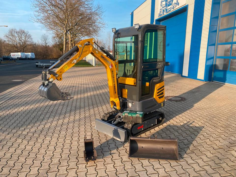 Minibagger BK950KS + Schaufelpaket *INKL.19% MWST*BERGER KRAUS*KABINE*SOFORT!* - מיני מחפר: תמונה 1 Minibagger BK950KS + Schaufelpaket *INKL.19% MWST*BERGER KRAUS*KABINE*SOFORT!* - מיני מחפר: תמונה 1