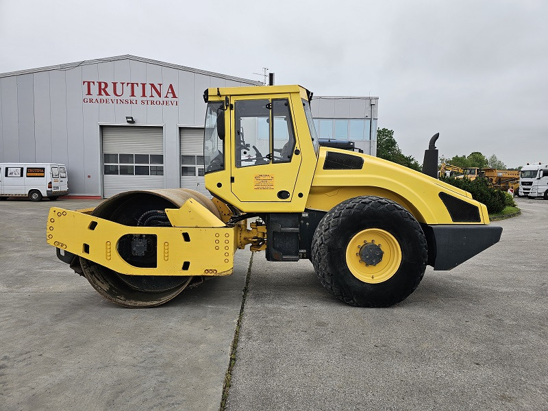 BOMAG BW213DH-4 - מדחס: תמונה 1 BOMAG BW213DH-4 - מדחס: תמונה 1